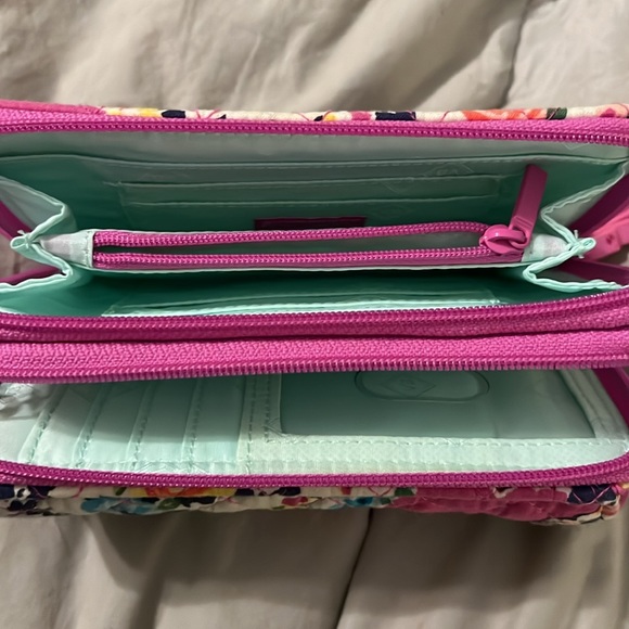 Vera Bradley wallet/bag with extra strap used 2 times. - Picture 4 of 4